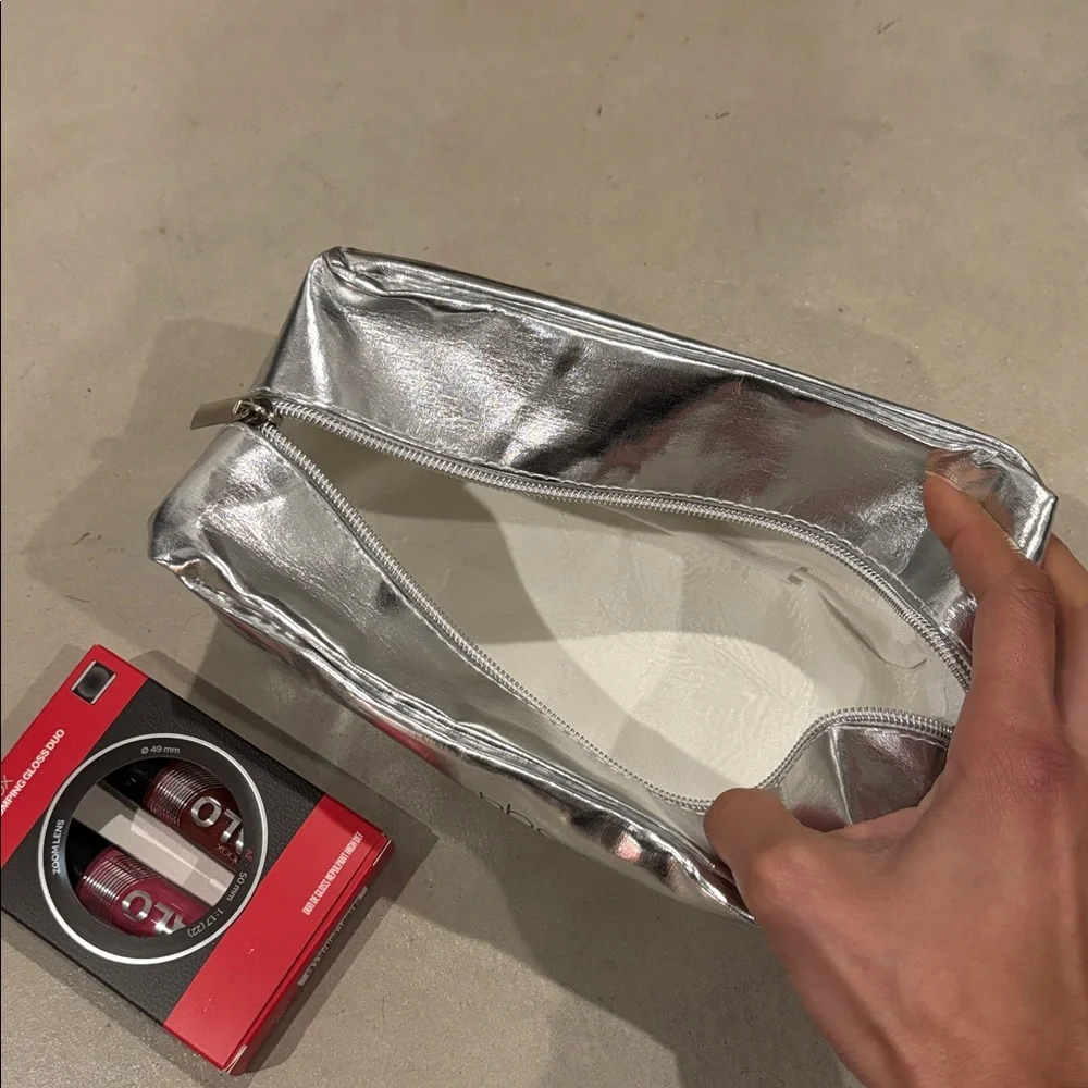 Smashbox Bundle: HighDef Plumping Lip Gloss Duo + Cult Fave Makeup Bag w giftbag